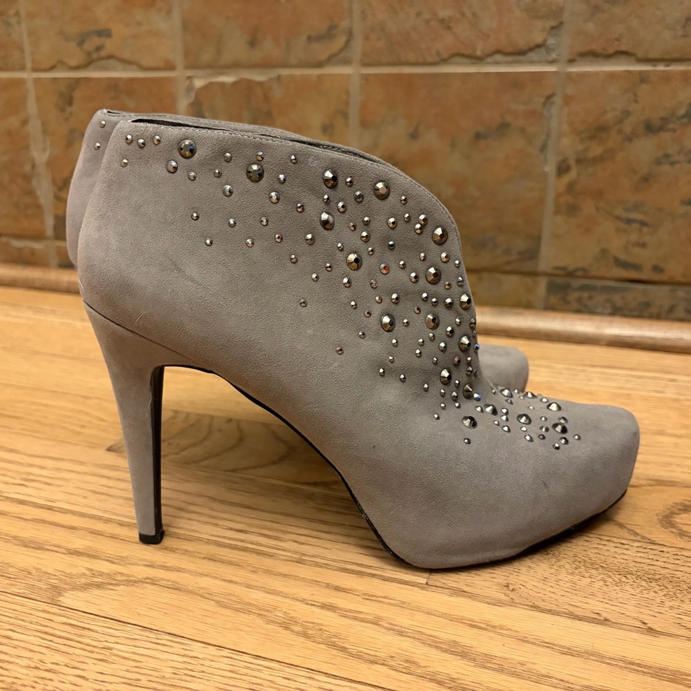 Gianni Bini Studded Suede Grey/Silver Booties (8.5) - Picture 2 of 10